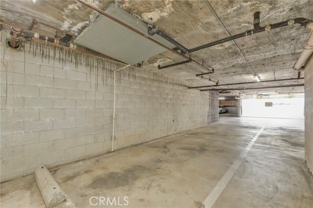 Building Photo - 5142 Zelzah Ave