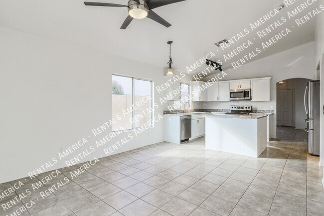 Building Photo - 12043 W Windrose Dr