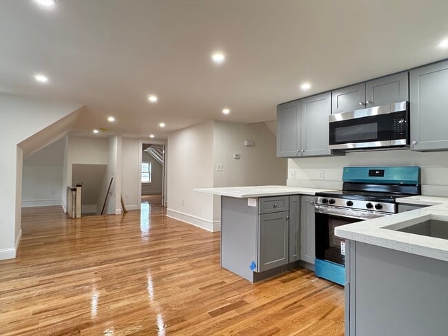 Building Photo - 39 Newbury Ave