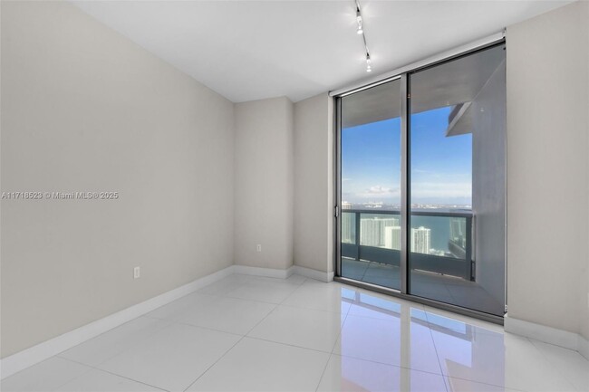 Building Photo - 900 Biscayne Blvd