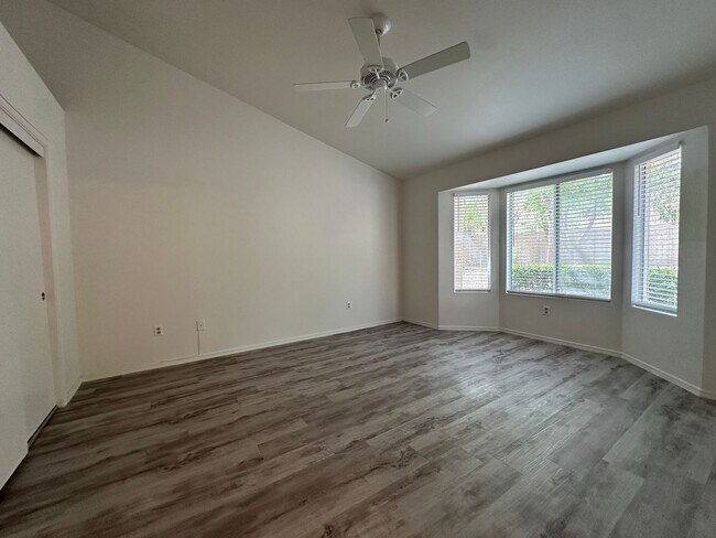 Building Photo - 2 Bedroom 2 Bathroom Sun City Summerlin To...