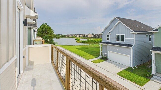 Building Photo - 9609 Valeca Dr