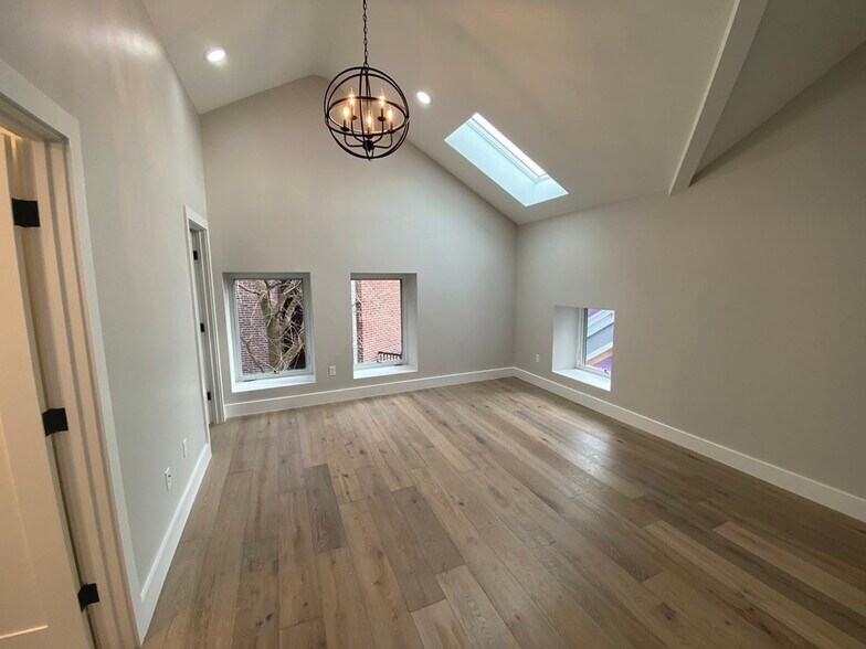 Building Photo - 301 Somerville Ave