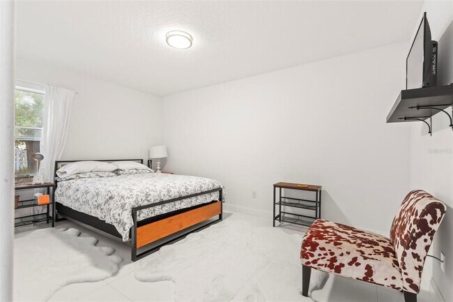 Building Photo - 38 Firethorn Ln