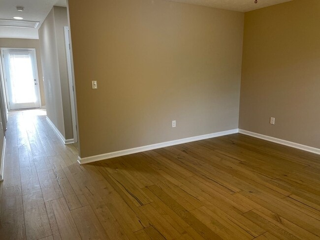 Building Photo - Adorable 3 Bedroom Home in Cowan!
