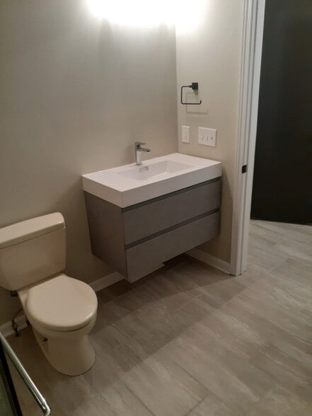 Building Photo - 1888 E 123rd St