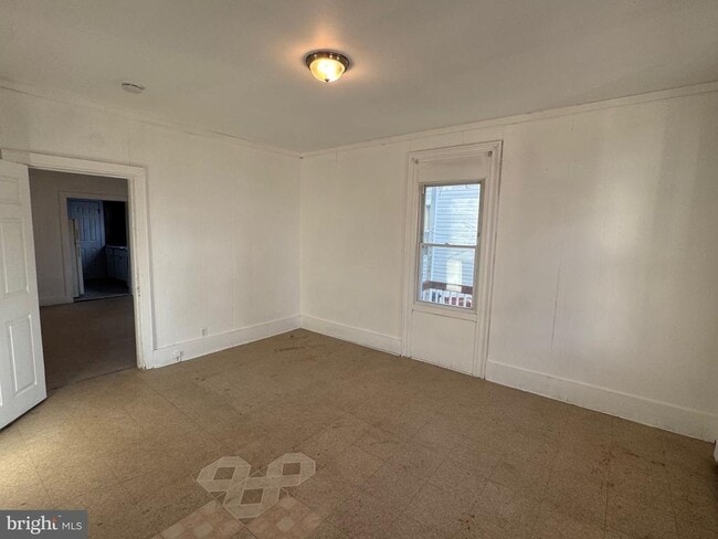 Building Photo - 85 Oak St