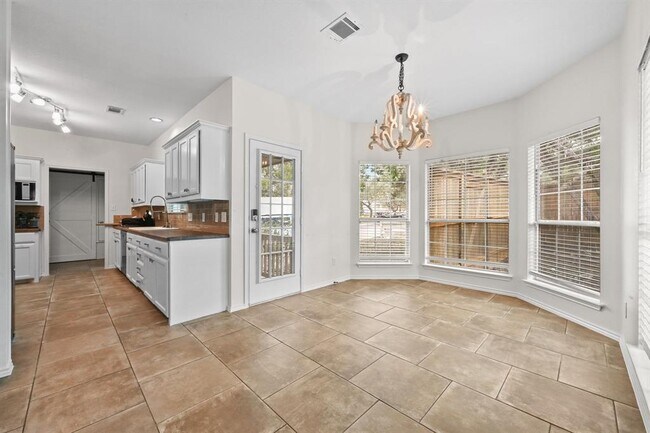 Building Photo - 201 Comanche Camp