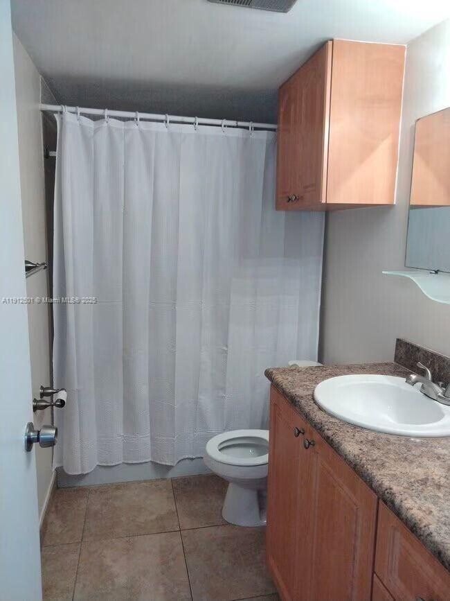 Building Photo - 7230 Fairway Dr