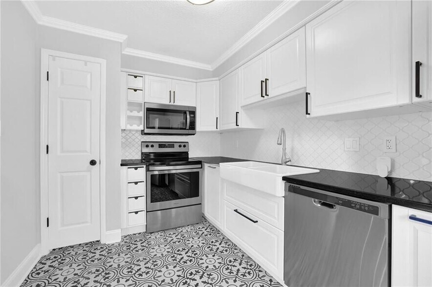 Building Photo - 1104 Pine Heights Dr NE