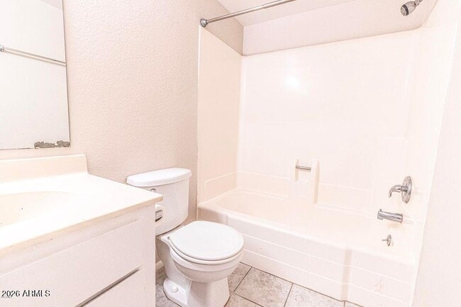 Building Photo - 2642 E Orange St.