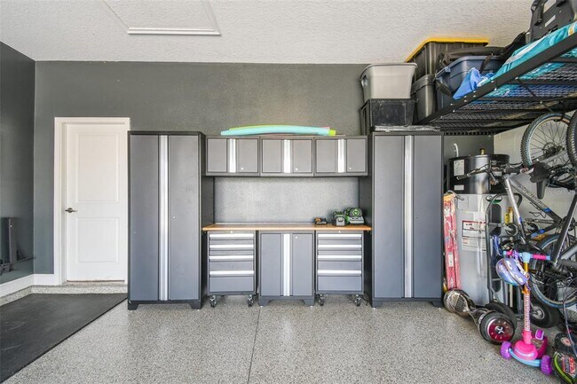 Building Photo - 9571 Little Bluestem Dr