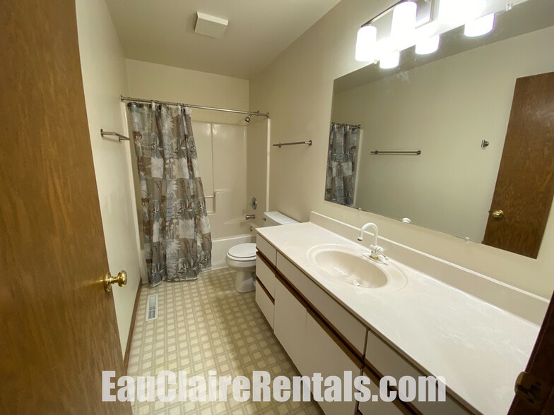 Bathroom up - 2265 Frank St