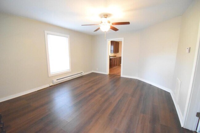 Building Photo - 337 Fox St SW