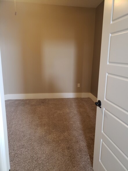 Building Photo - 2212 E 12th St