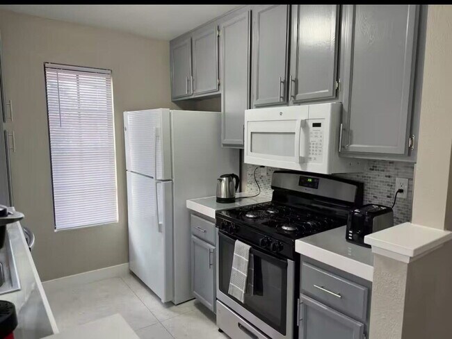 Building Photo - 4713 Nara Vista Way