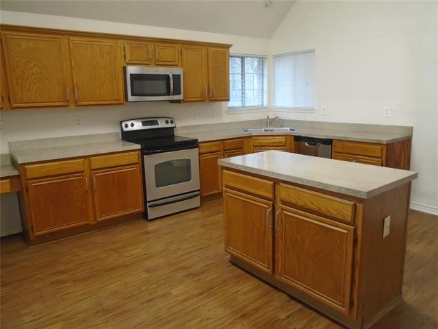 Building Photo - 320 Pebblebrook Ln