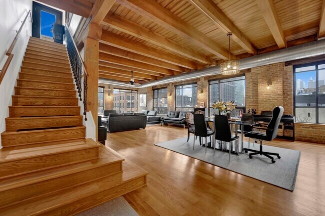 Building Photo - 935 W Randolph St