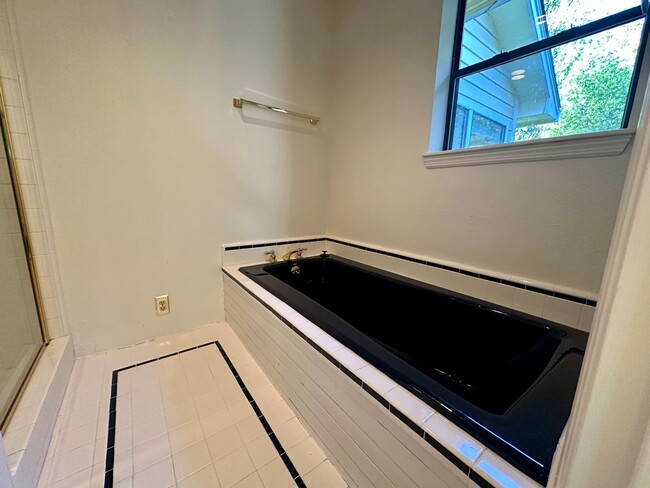 Building Photo - Light Filled 4 Bedroom 2.5 Bathroom Two-St...