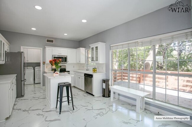 Building Photo - 2812 S Shepherds Glen