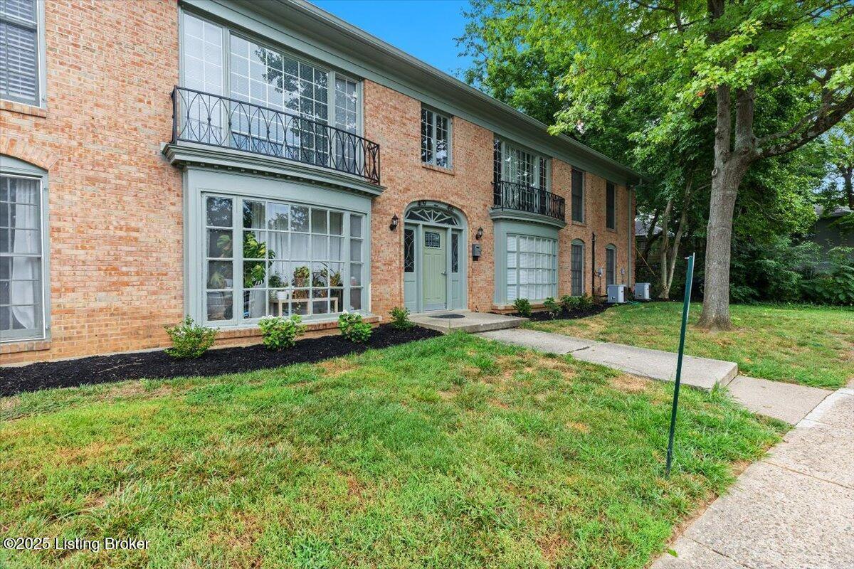 Building Photo - 411 Highwood Dr