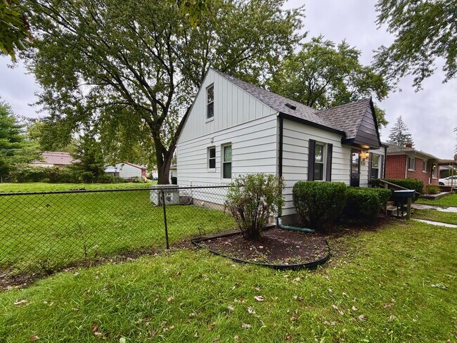 Building Photo - 17068 Euclid Ave