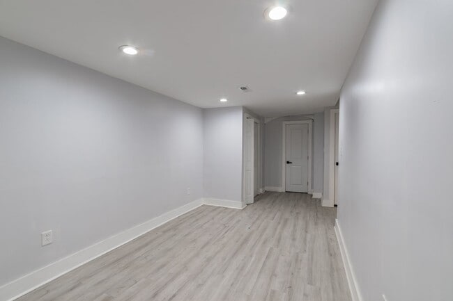 Building Photo - 5111 Willows Ave