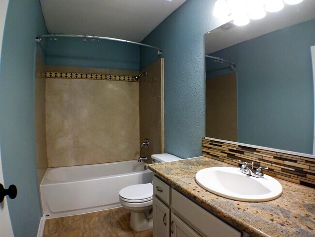 Building Photo - 612 W 6th Ave