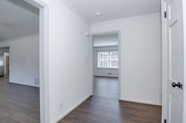 Building Photo - Southern Charm Brick Ranch Home