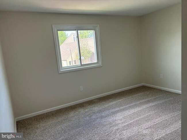 Building Photo - 122 Harvest Ln