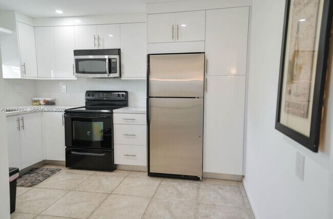 Building Photo - 8901 S Hollybrook Blvd