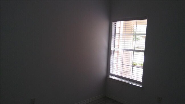 Building Photo - 20914 Sun Creek Dr