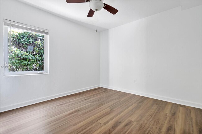 Building Photo - 2350 SW 26th St