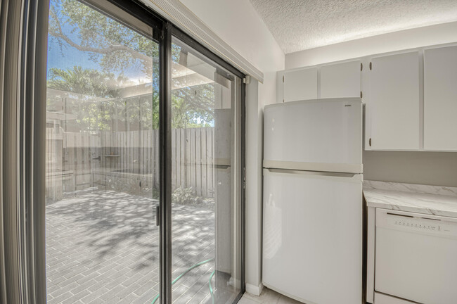 Building Photo - 1221 12th Ln