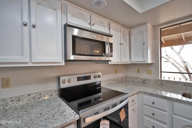 Building Photo - 5711 Mira Grande Dr