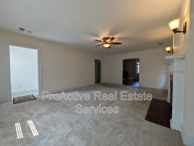 Building Photo - 1605 Hampton Blvd