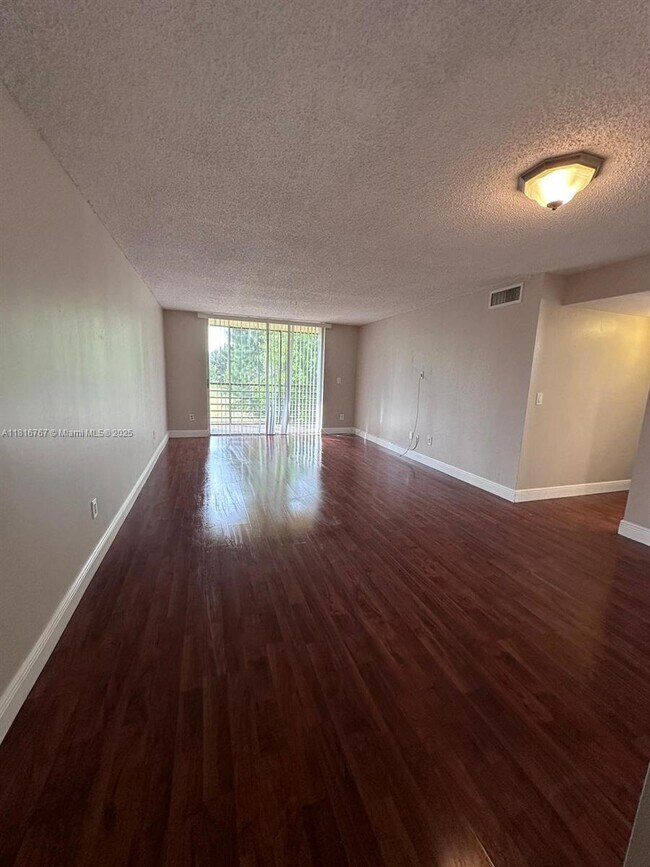 Building Photo - 3390 Foxcroft Rd