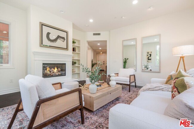 Building Photo - 6241 Crescent Park W