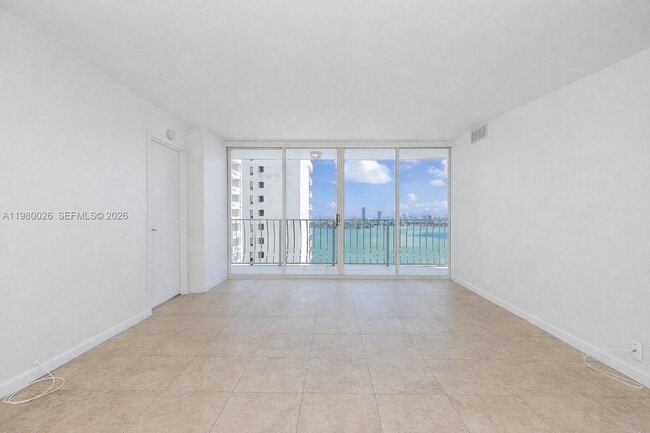 Building Photo - 7601 E Treasure Dr