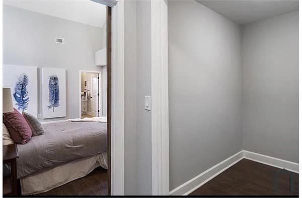 Building Photo - Room in House on Dill Ave SW