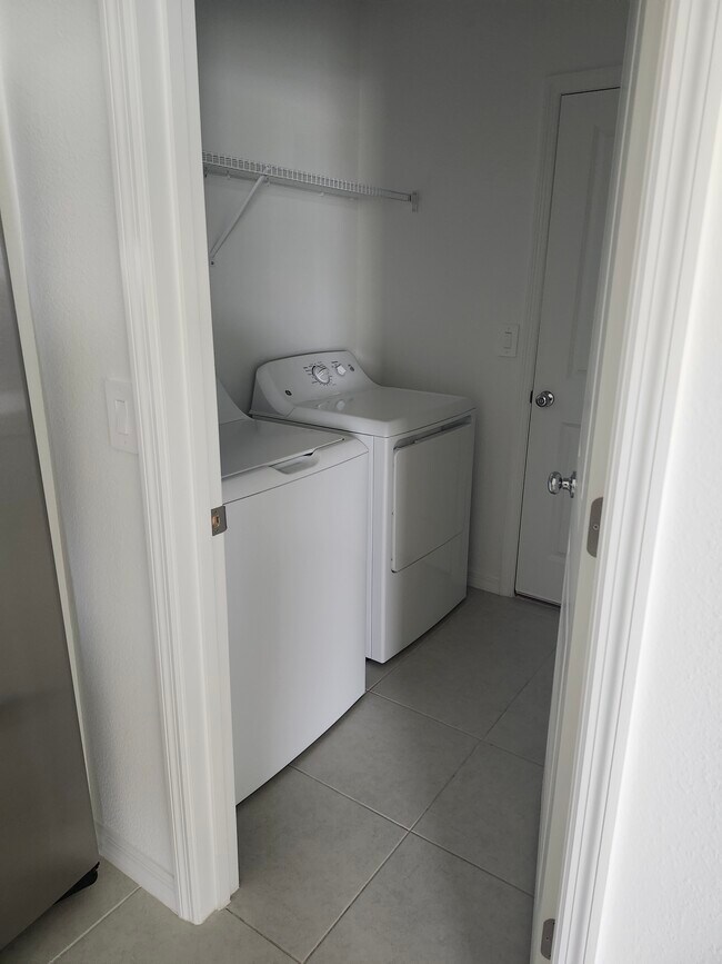 Building Photo - 2291 Blue Grosbeak Pl