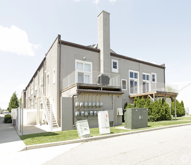 Building Photo - River Lofts