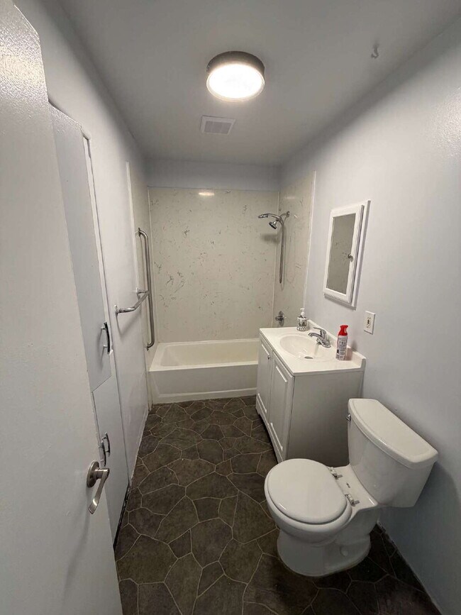 Building Photo - "Charming 4-Bedroom Home with 2 Baths in Pittsburg – Spacious 1459 Sq Ft Gem!"