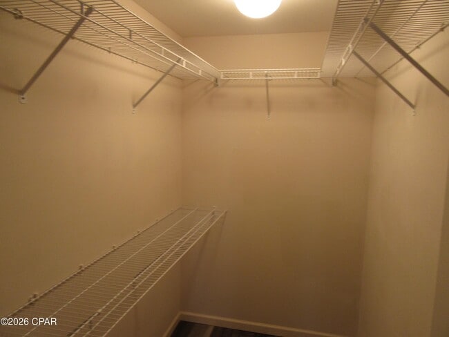 Building Photo - 2516 Country Club Dr