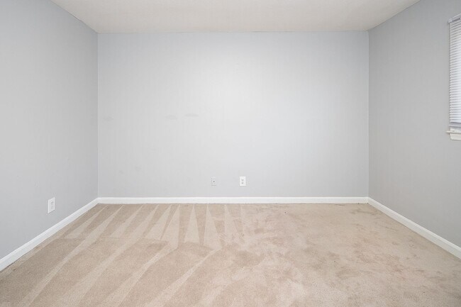 Building Photo - Spacious, affordable two bedroom townhouse in a great location in Charlotte!