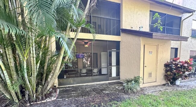 Building Photo - 3931 Cocoplum Cir