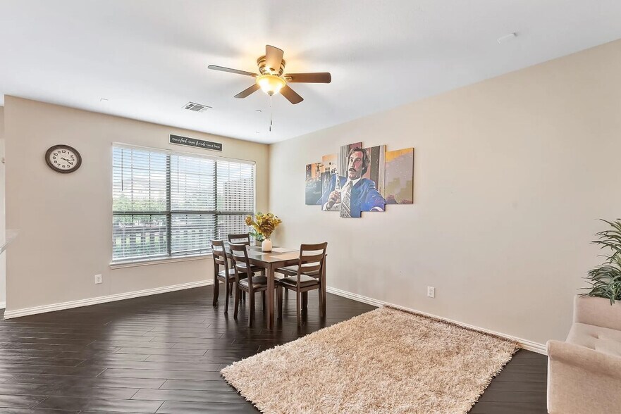 Building Photo - Room in Townhome on Chase Ln