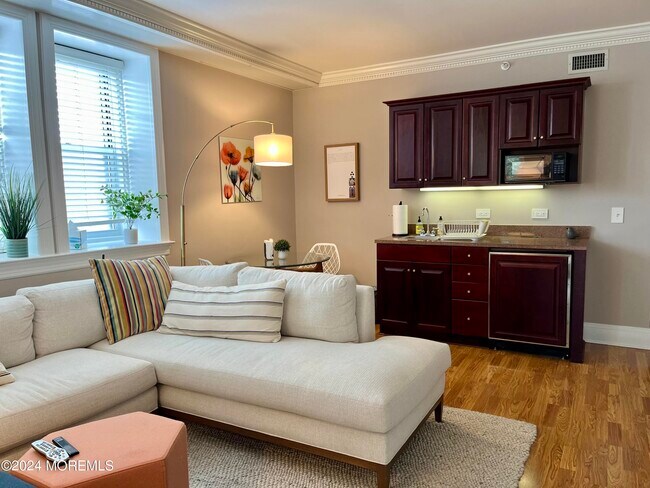 Building Photo - 700 Ocean Ave N