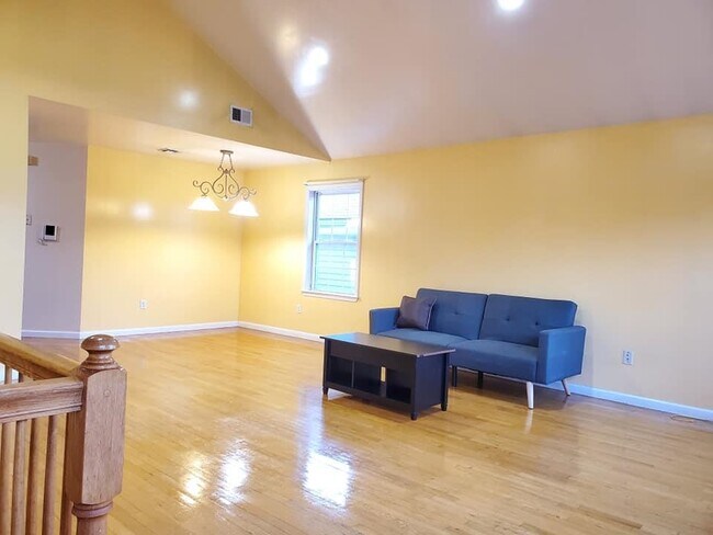 Building Photo - 27 Jewett Ave