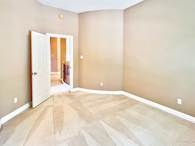 Building Photo - 16807 Coronado Springs Dr